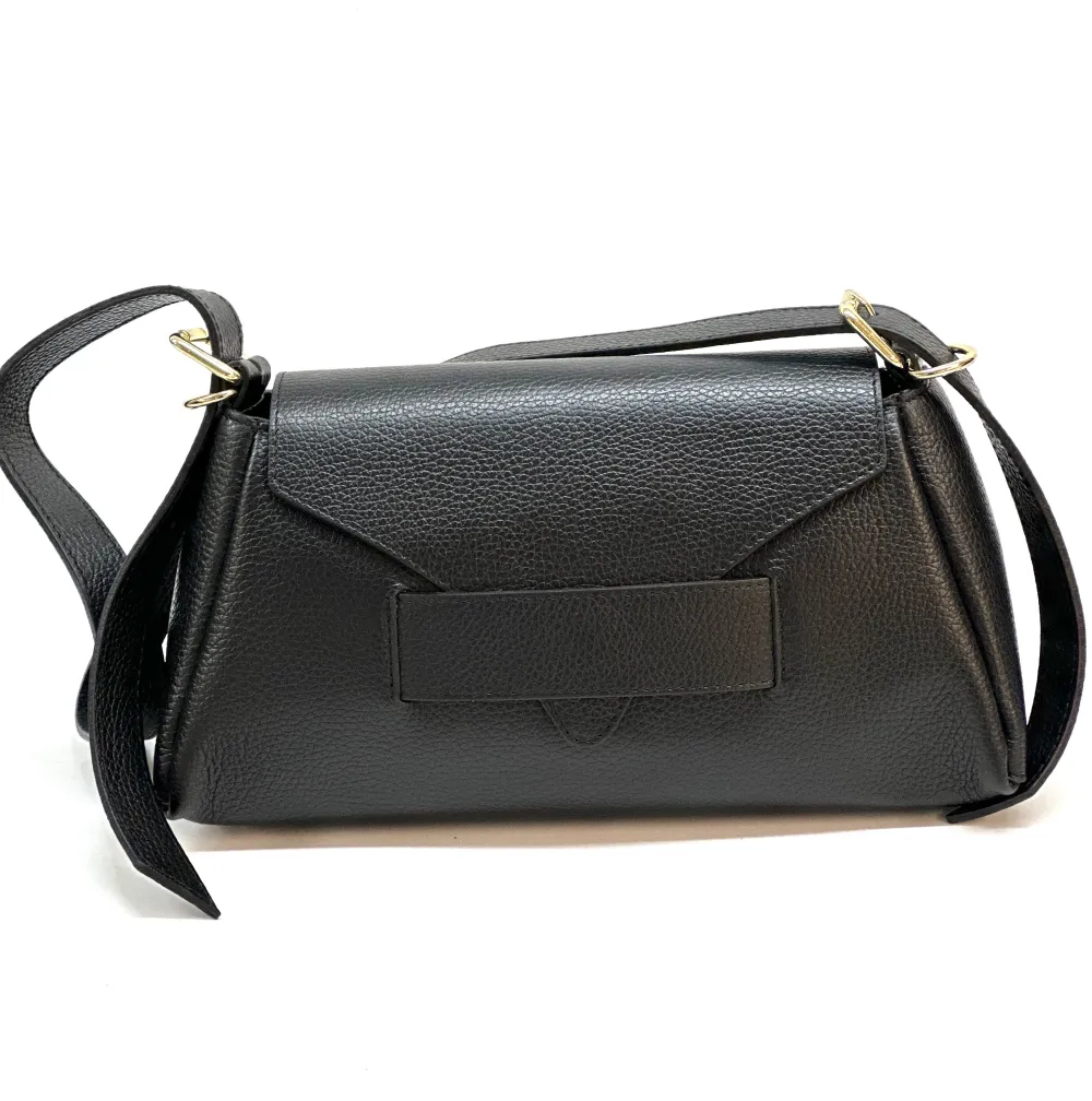 H585 · Black