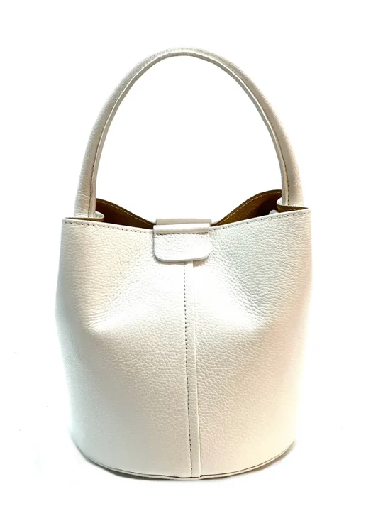 H582 · White