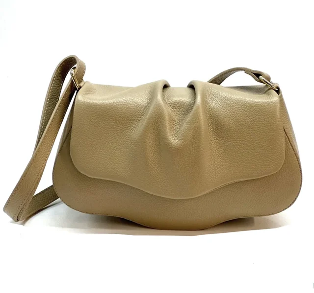 H587 · Light taupe